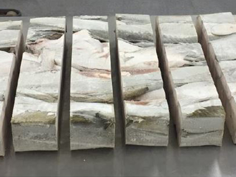 Effekt av radiofrekvens-teknologi for tining av HG-blokker av hvitfisk ble dokumentert noe som kan øke effektivitet i industrien uten å påvirke utbytte, kvalitet eller holdbarhet negativt